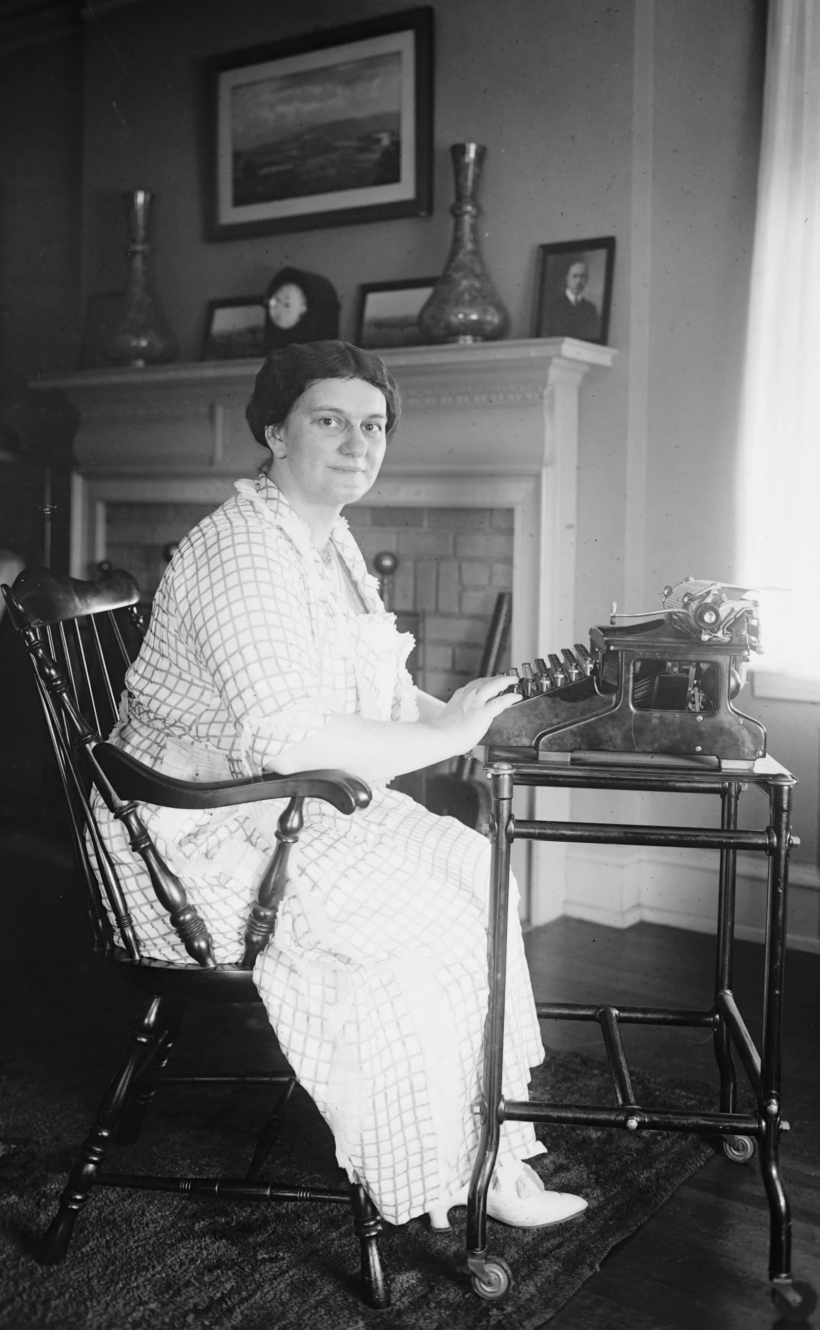 Novelist Frances Parkinson Keyes at her typewriter in 1921